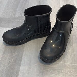 UGG drizlita rain boots.